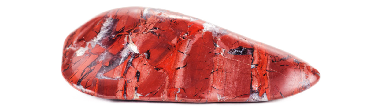 Brekzierter roter Jaspis mit scharzer und weißer Musterung